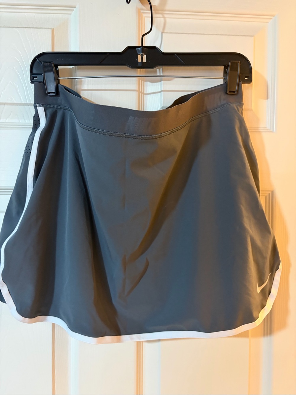 Nike Golf Gray Athletic Skort with White Trim, Size XL
